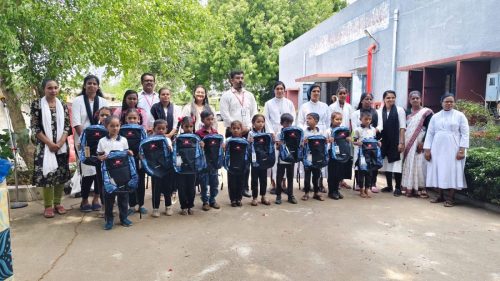 donati-of-75-school-bags-in-nagpur-1