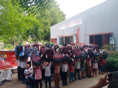 donati-of-75-school-bags-in-nagpur-2