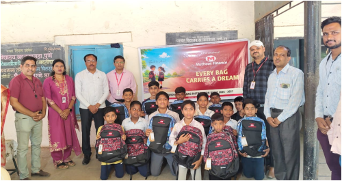 donation-of-75-school-bags-in-pune-1