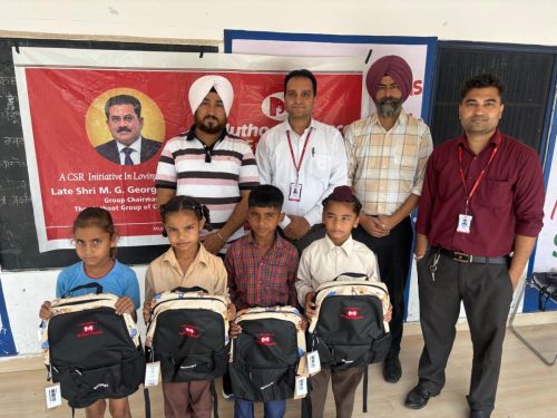 school-bags-to-underprivileged-students-at-government-primary-schools-in-gurdaspur-punjab-3